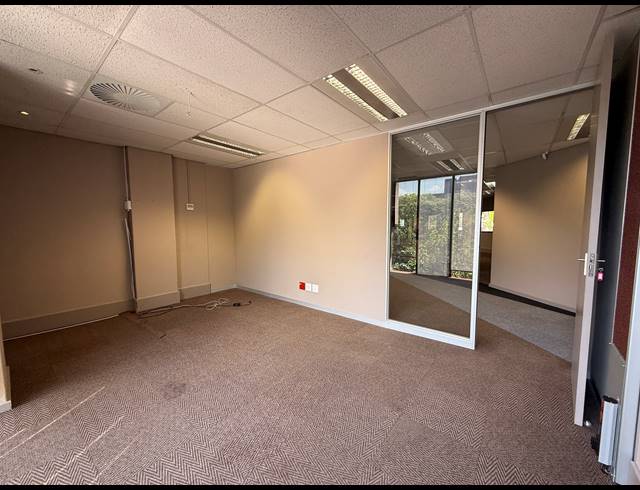 555M² OFFICE TO LET IN PARKTOWN